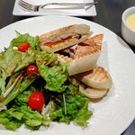 ショコラティエ パレ ド オール - ランチのパニーニとコーンスープ