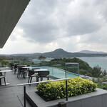 ハレクラニ 沖縄 - ロビー横のテラス