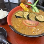 極楽うどん TKU - 夏野菜のキーマカレーうどん（小ライス付き）（￥910）