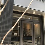 HOLT COFFEE AND TREATS - ベルデモール商店街とじけまち商店街交差点にある、シックでお洒落なコーヒーショップです（２０２０．２．１０）