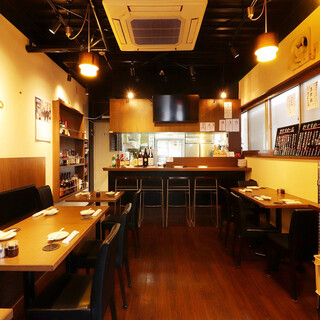 キレイで明るい店内