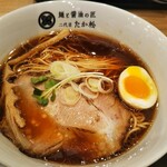 麺と醤油の匠 二代目たか松 - 迫力のチャーシュー。