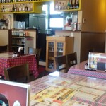 インドレストラン キッチンキング - 店内はテーブル席のみ