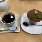 キッチン カフェ - ティラミス　500円税別
      ホットコーヒー　380円税別　セット割-100円