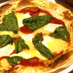 red pizza margherita