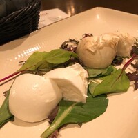 オービカ モッツァレラバー 梅田店 - 2種水牛モツァレラ盛り合わせ