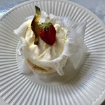 Furo Puresuteju - あまおう苺のレアチーズケーキ　421円