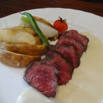 Bistro辻庵 - 牛ハラミのステーキ瀬戸酒造の酒かすのソース