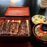 信川円 - うな重 (は)、5,650円、一串半（強めの焼き加減だが、焦げているのではなく焼けているだけ）