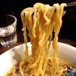 櫻井中華そば店 - 特製中華そば(醤油) 麺リフトアップ