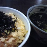 しる万 - かつ丼とワカメうどん