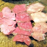 ラ プランシュ - 左：近江牛タン　中央：米沢牛イチボ　右：アンガス牛タン