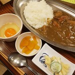 Tsurukame Shokudou - カレーライスは銀の皿で。