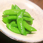 お酒と和彩 いづる - エンドウ豆。あんまり好きでないエンドウ豆もここのエンドウ豆は美味しく食べれます。