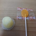 王者-23 - 食後のサービスでもらった飴とゼリー