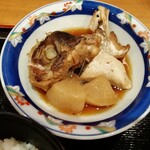 Sakanaya - 鯛アラとブリアラ。量はそこそこあります。大根に味が沁みておいしい。