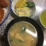 洋食おぎ - お味噌汁とお新香