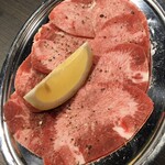 塩ホルモン 周吾 - 牛タンはフツーな感じ…
