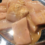 塩ホルモン 周吾 - この厚み…絶対美味しいヤツ♡
      今回優勝〜٩(^ᴗ^)۶