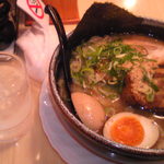 大鷹ラーメン - 角玉白鷹ラーメン(大盛り無料) 930円