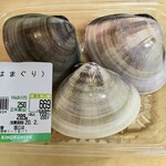 紀ノ国屋 - 千葉県産の大きな蛤 (220円/個)