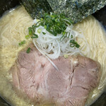 煮干しらぁめん 猫トラ亭 - ♪玉子とじラーメン　ズームアップ！
      フワフワの玉子、中までギッシリ。