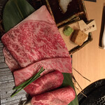 Wagyu Ue-Go Mesuu Shi To Jukusei Gyuushi Taniku Ya Ichiyuku - 