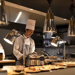 レストラン ユラユラ - オープンキッチンで出来立てをお届け