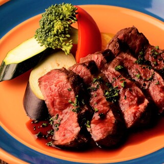 ガッツリ！LULU自慢の肉料理♪