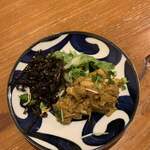初台スパイス食堂 和魂印才たんどーる - チキンピクルス＆シソ昆布