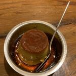 初台スパイス食堂 和魂印才たんどーる - ターメリックミルクプリン（蓋を外した後）