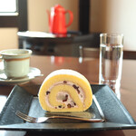 Shimmon Doori Kafe Pommubeeru - スイーツセット ¥830(ぜんざいロール,炭焼コーヒー社)