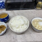 台湾料理 かつ喜 - ご飯・スープ・ザーサイ