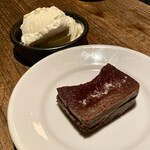 RODEO - チョコレートケーキとミルクアイス