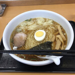 らーめんどんぐり - ワンタンめん、900円。