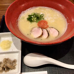 麺や いま村 - 鶏煮干らぁめん850円
薬味(きのこのオイル煮、レモン生姜)