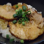 宝介 - ミニチャーシュー丼