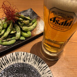 個室居酒屋 米増 - お通しの焼き塩枝豆とビール