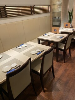 Kuzushi Sushi Kappou Kurage - テーブルは最大10名様まで了解可。
