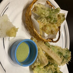 食事処 川 - 山菜の天ぷら