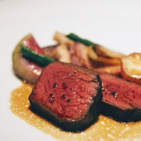 レストラン リューズ - 十勝ハーブ牛 ランプ肉のロティと季節野菜のソテー
