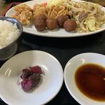 中華料理 宗八 - 料理写真:中華定食　¥1,100  部活終わりの学生のご飯！！みたいなボリューム！！から揚げの味付けが最高。濃ゆすぎないのとてもタイプ。他にも、揚肉団子、揚げ餃子、もやし炒め、スープ。