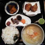 八王子食堂 日々 - 具だくさん豚汁定食  １０００円(税込)  梅干し１００円と唐揚げ２００円を追加。