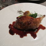 レストラン バカール - ブルターニュ産、麦を詰めた鶉のロースト　ポルト酒薫るソースで