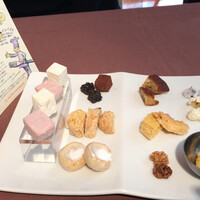 クッチーナ クラモチ - コーヒーと共に出されたお菓子