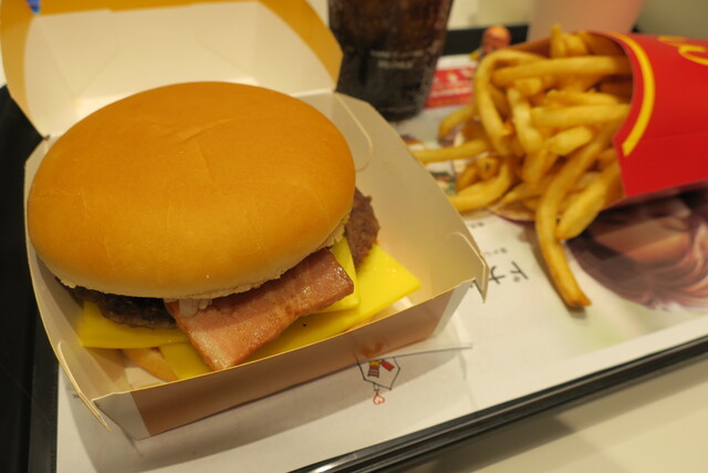 マクドナルド イオンモール名古屋茶屋店 Mcdonald S 荒子川公園 ハンバーガー 食べログ