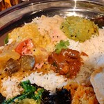 Spice&Dining KALA - なんとなく、ポークはそこまで混ぜ混まず、今回は品良くベジを楽しみつつ、別個に楽しみました(*^^*)まいう～