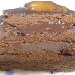 ラトリエヒロワキサカ - サンファリーヌショコラ切り分けて