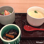 日本料理介寿荘 - 副菜のひじき煮と茶碗蒸し