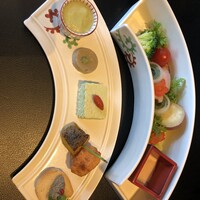 アシェット・ド・マコ - 前菜を開けると♪